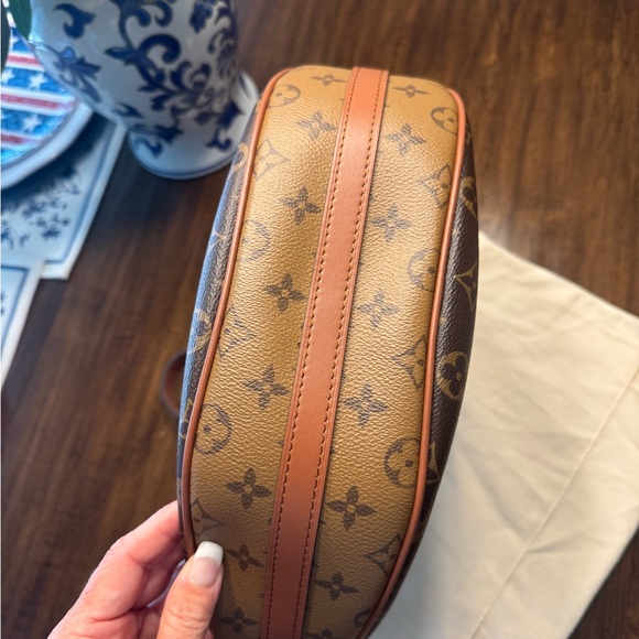 Louis Vuitton Reverse Monogram Loop - Picture 15 of 16